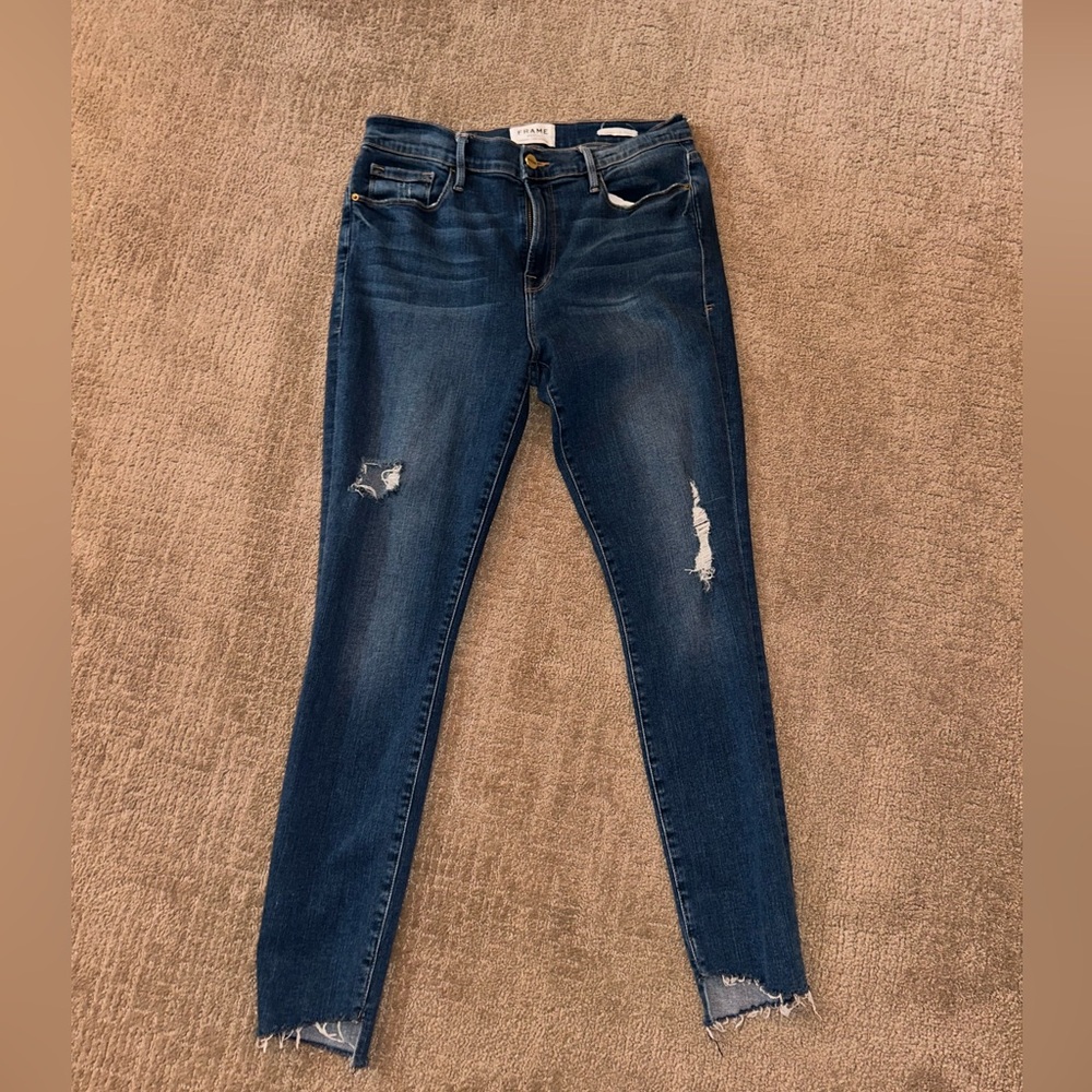 Frame Le Skinny de Jeanne Distressed Jeans